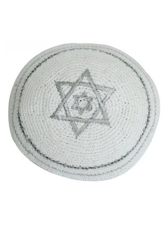 כיפה סרוגה לבנה עם מגן דוד כפול מכסף | כיפה סרוגה